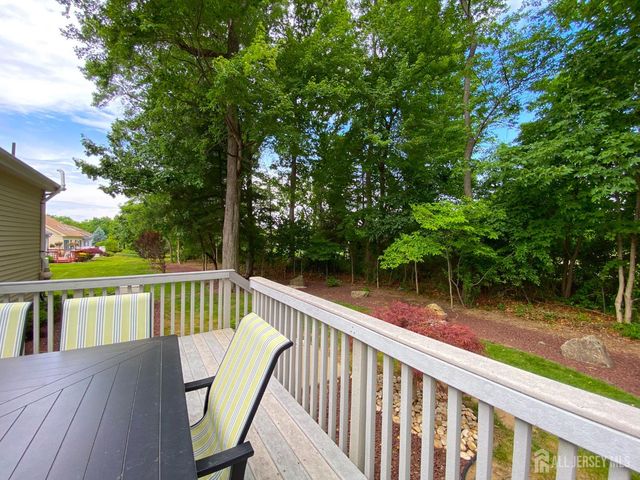 19 Dawson Lane, Monroe, NJ 08831