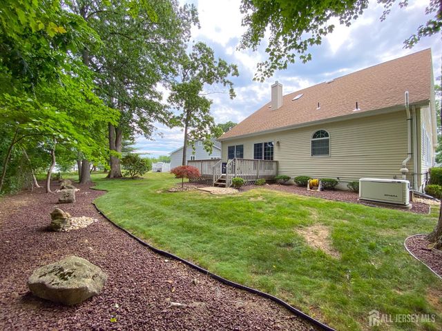 19 Dawson Lane, Monroe, NJ 08831