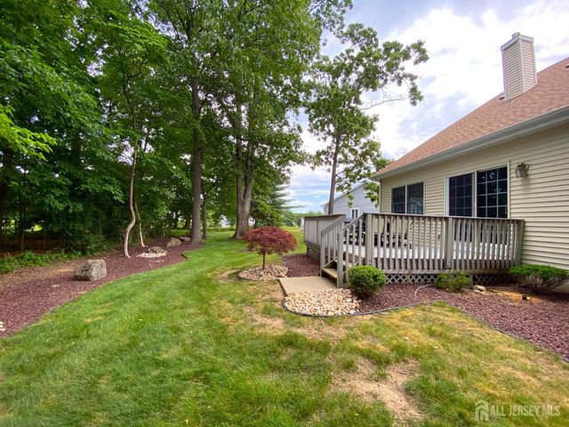 19 Dawson Lane, Monroe, NJ 08831