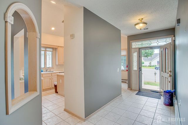 19 Dawson Lane, Monroe, NJ 08831