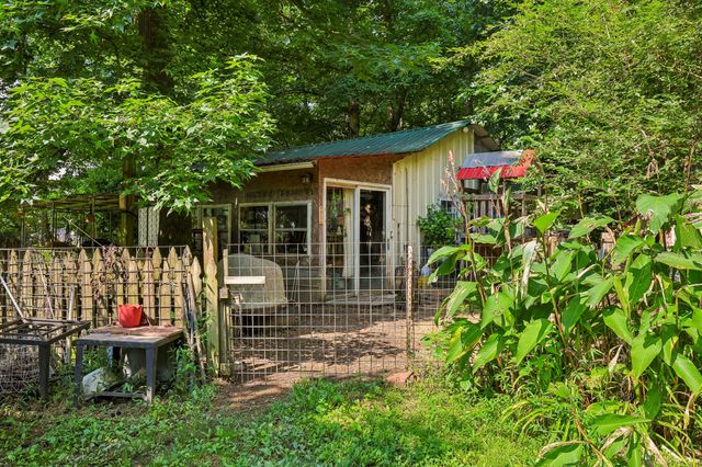 346 Toy Denny Rd, Bradyville, TN 37026