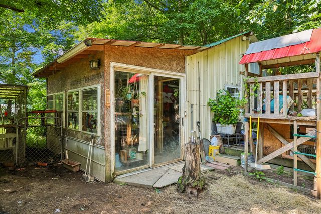 346 Toy Denny Rd, Bradyville, TN 37026