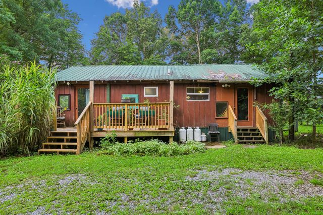 346 Toy Denny Rd, Bradyville, TN 37026