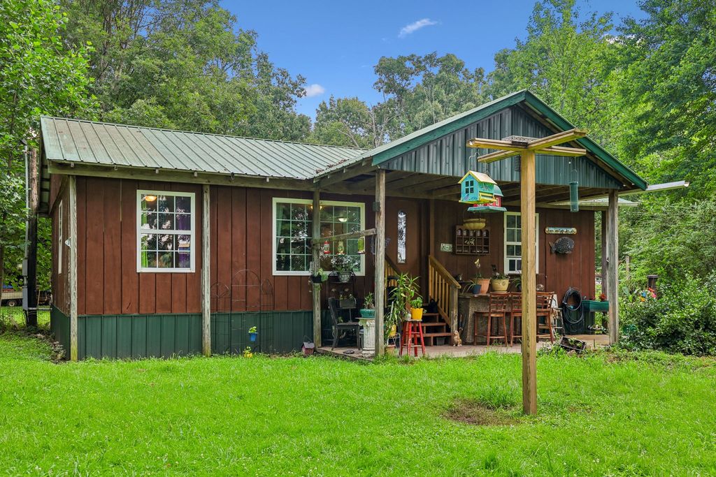 346 Toy Denny Rd, Bradyville, TN 37026