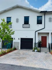 711 SW 11th St, Florida City, FL 33034