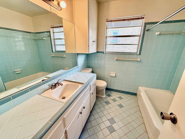 2411 S 5th ST 4, Austin, TX 78704