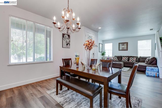 53 Puffin Cir, Oakley, CA 94561