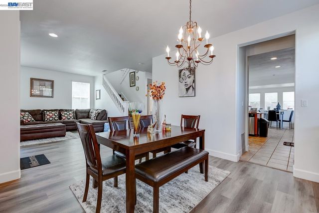 53 Puffin Cir, Oakley, CA 94561