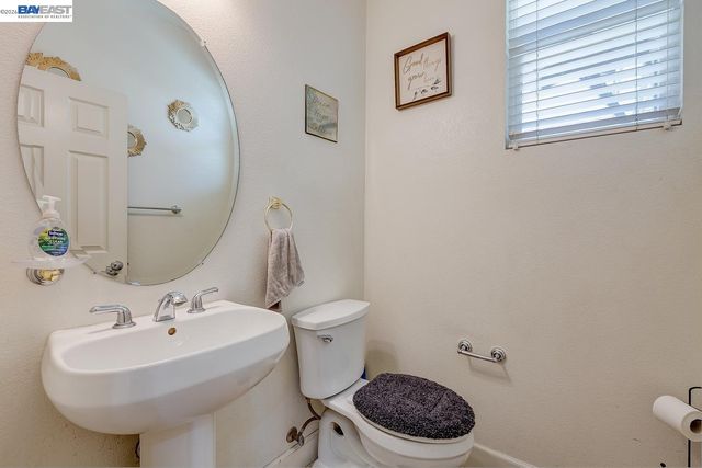 53 Puffin Cir, Oakley, CA 94561