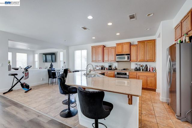 53 Puffin Cir, Oakley, CA 94561