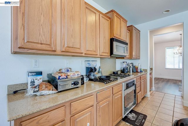 53 Puffin Cir, Oakley, CA 94561