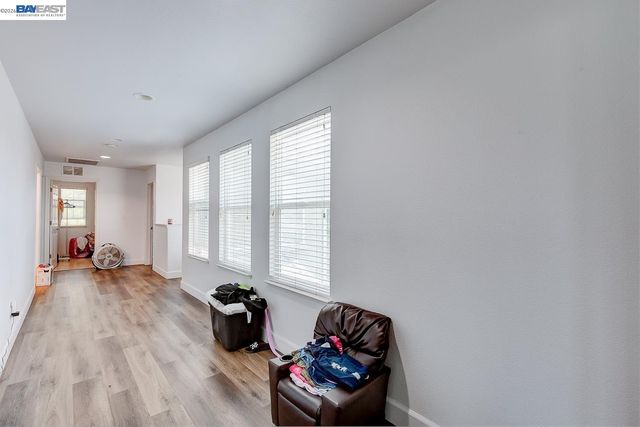 53 Puffin Cir, Oakley, CA 94561