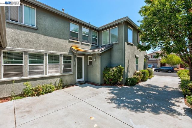 53 Puffin Cir, Oakley, CA 94561