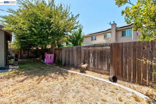 53 Puffin Cir, Oakley, CA 94561