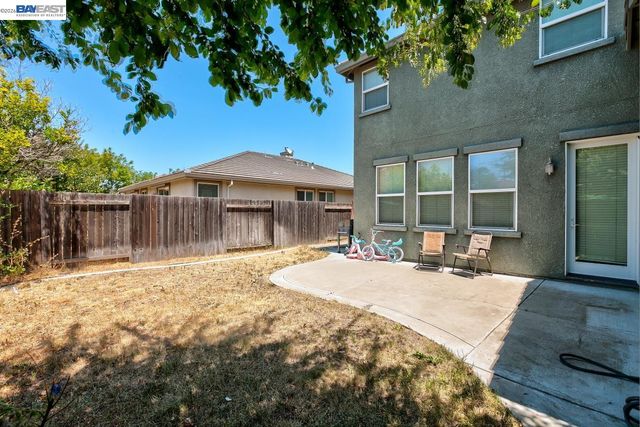 53 Puffin Cir, Oakley, CA 94561