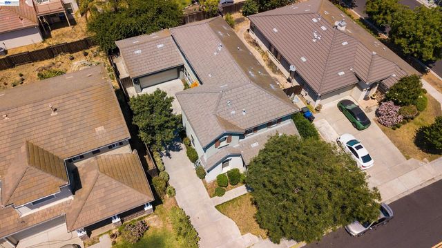 53 Puffin Cir, Oakley, CA 94561