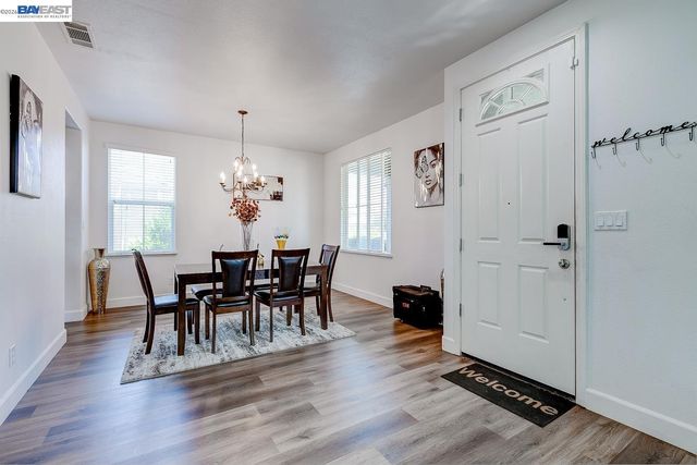 53 Puffin Cir, Oakley, CA 94561