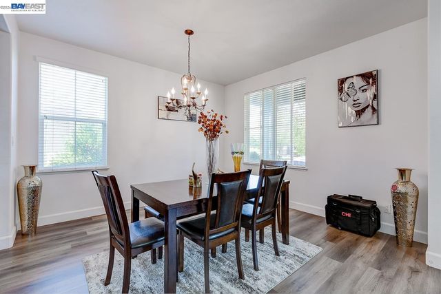 53 Puffin Cir, Oakley, CA 94561