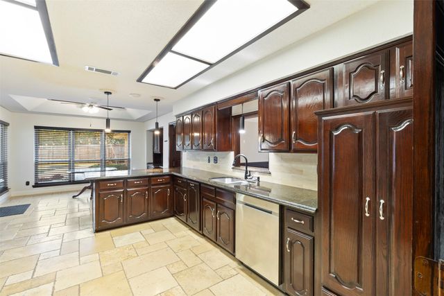 906 Greenbriar Lane, Duncanville, TX 75137