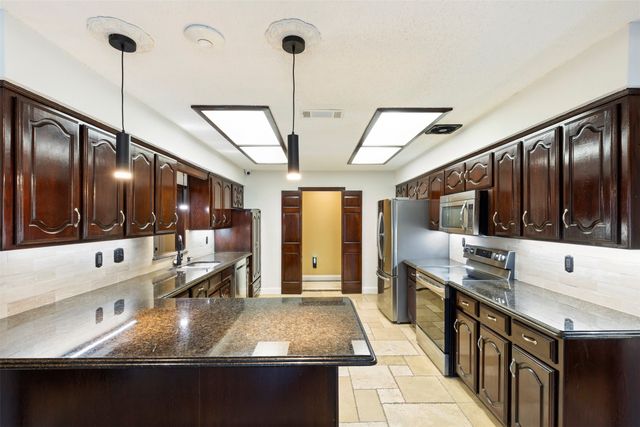 906 Greenbriar Lane, Duncanville, TX 75137