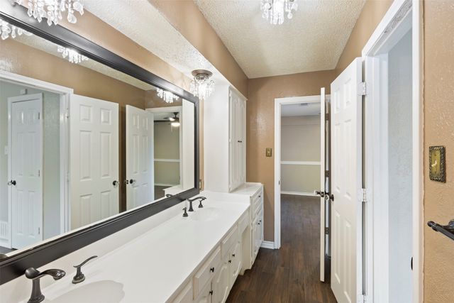 906 Greenbriar Lane, Duncanville, TX 75137