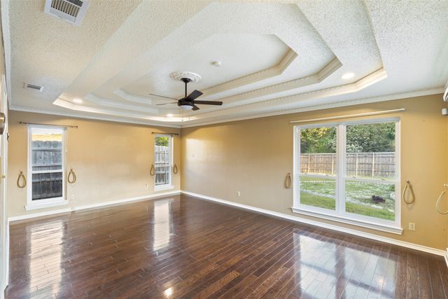 906 Greenbriar Lane, Duncanville, TX 75137