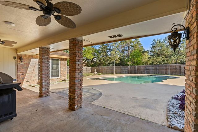 906 Greenbriar Lane, Duncanville, TX 75137