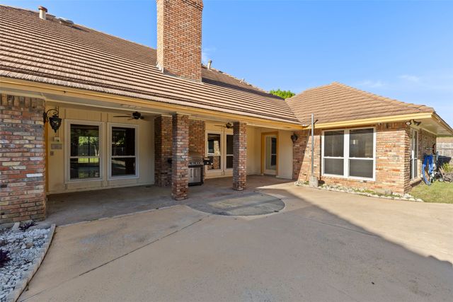 906 Greenbriar Lane, Duncanville, TX 75137