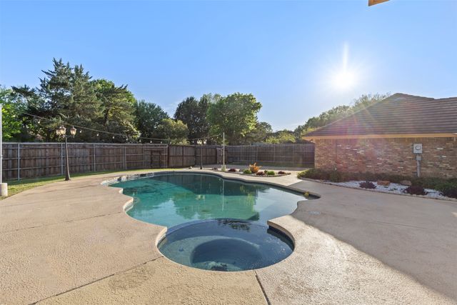 906 Greenbriar Lane, Duncanville, TX 75137