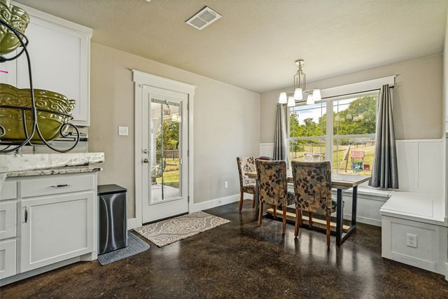 816 W Park Avenue, Weatherford, TX 76086
