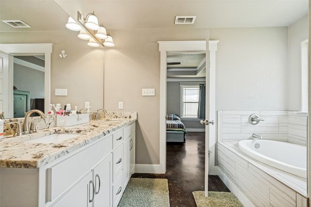 816 W Park Avenue, Weatherford, TX 76086