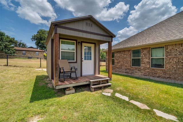816 W Park Avenue, Weatherford, TX 76086