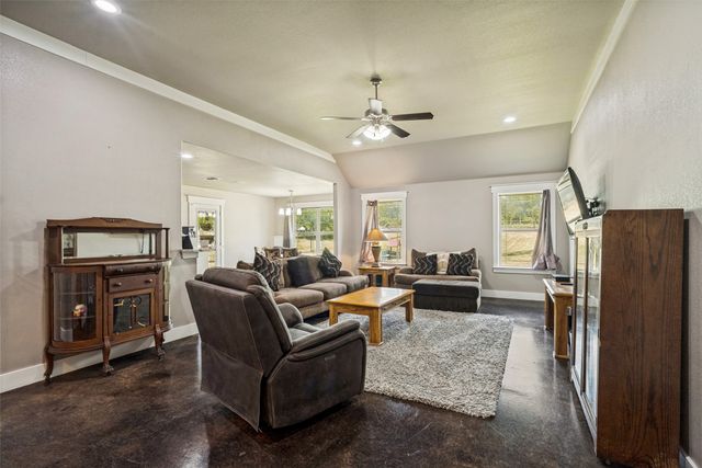816 W Park Avenue, Weatherford, TX 76086