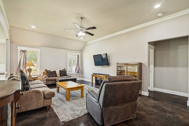 816 W Park Avenue, Weatherford, TX 76086