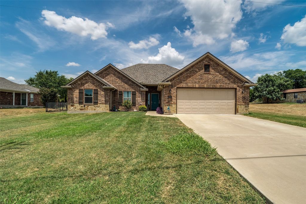 816 W Park Avenue, Weatherford, TX 76086