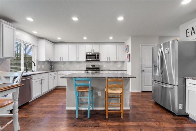 356 Century Oaks Lane, Hitchcock, TX 77568