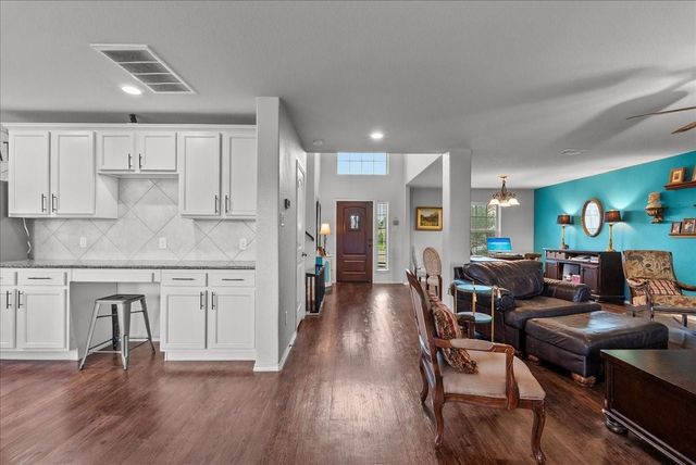 356 Century Oaks Lane, Hitchcock, TX 77568