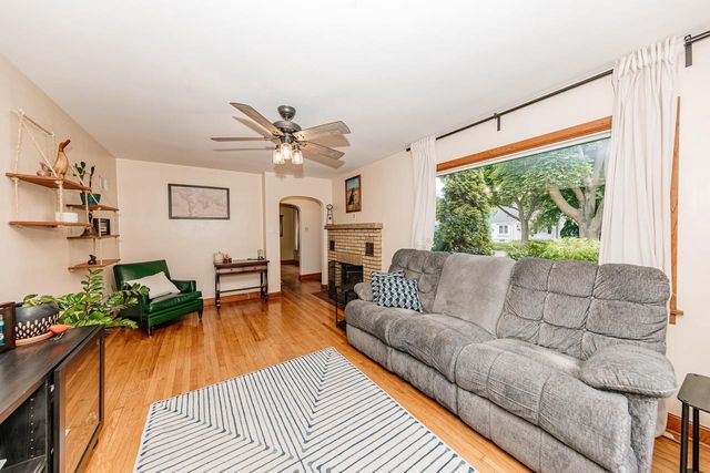 3450 N 89th STREET, Milwaukee, WI 53222