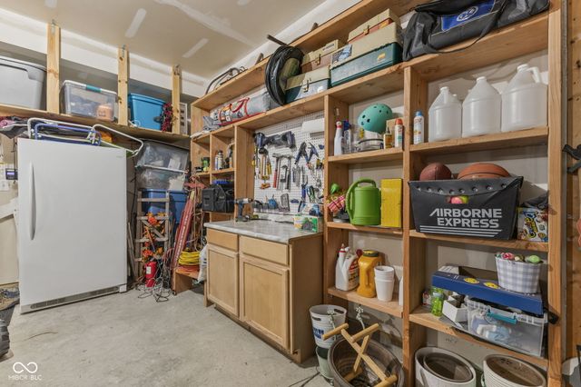 9712 N Port Drive, Mccordsville, IN 46055