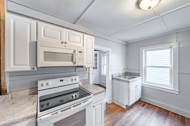 677 2nd Avenue, Troy, NY 12180