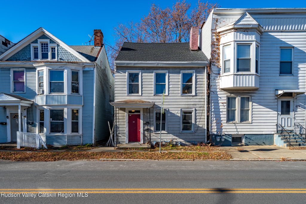 677 2nd Avenue, Troy, NY 12180