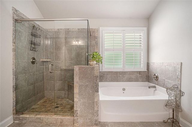 628 Stream Court, Fairburn, GA 30213