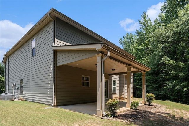 628 Stream Court, Fairburn, GA 30213
