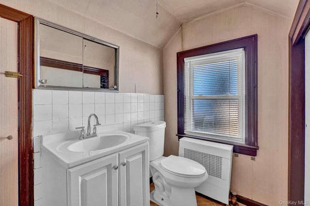 100 Irving Avenue, Floral Park, NY 11001