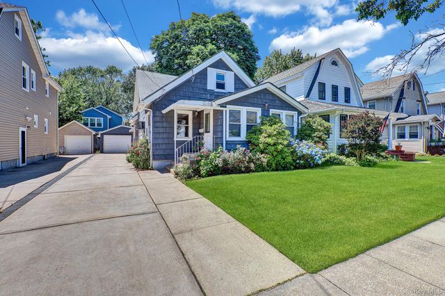 100 Irving Avenue, Floral Park, NY 11001