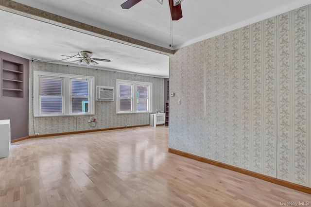 100 Irving Avenue, Floral Park, NY 11001