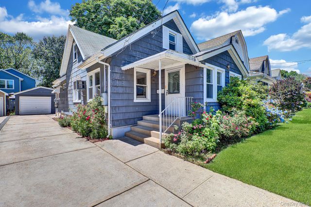 100 Irving Avenue, Floral Park, NY 11001
