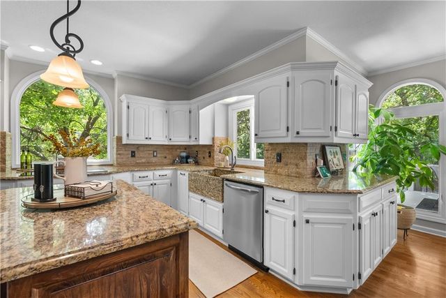 4208 NE Courtney Drive, Lee's Summit, MO 64064