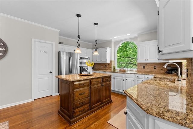 4208 NE Courtney Drive, Lee's Summit, MO 64064