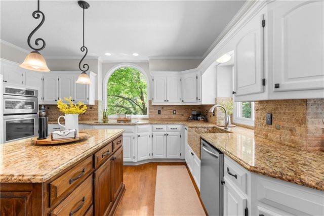 4208 NE Courtney Drive, Lee's Summit, MO 64064